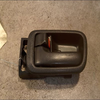 Poignee int porte avg Toyota RAV 4 II (_A2_) 2.0 d 4wd (cla20_, cla21_) (2001-2005)
