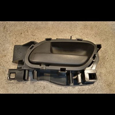 Poignee int porte avg Peugeot PARTNER Camionnette-Monospace 1.6 hdi (2008) 4 portes