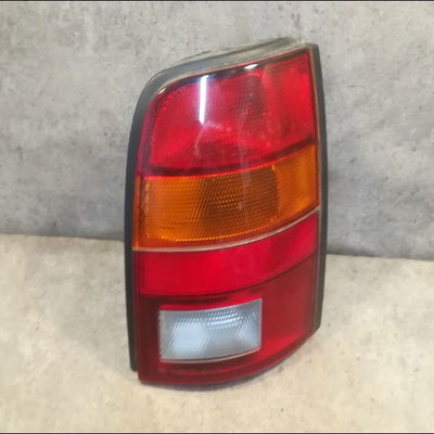 Feu arrière droit Nissan MICRA II (K11) 1.3 i 16v (1992-2000)
