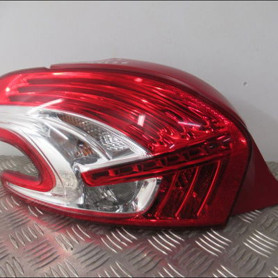 Feu arrière gauche Peugeot 208 I (CA_, CC_) 1.2 vti 82 (2012)