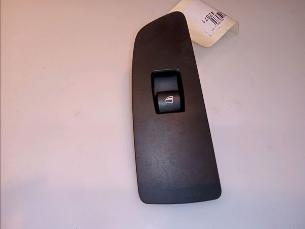 Commande lève-glace porte avant droite Bmw 1 (E87) 120 d (2004-2011)