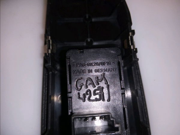 Commande lève-glace porte avant droite Bmw 1 (E87) 120 d (2004-2011)