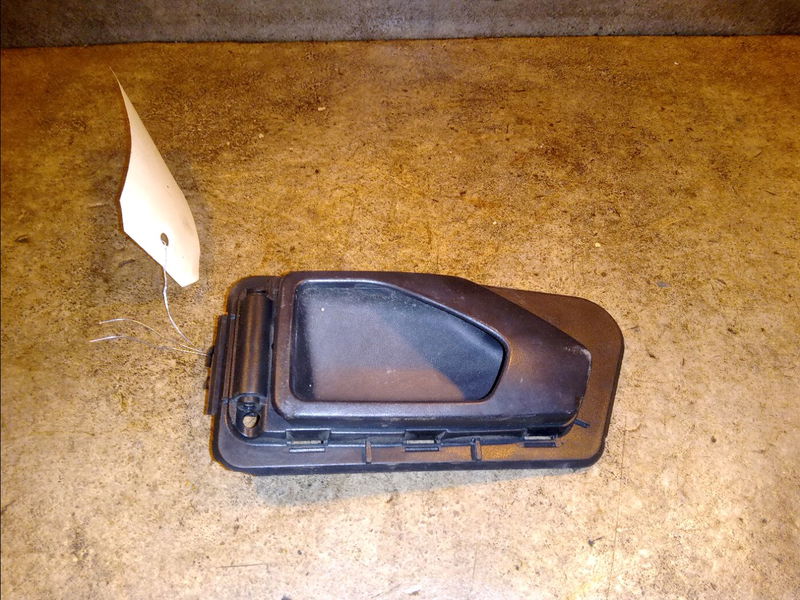 Poignee int porte avd Peugeot 306 3-5 portes (7A, 7C, N3, N5) 2.0 hdi 90 (1999-2002)