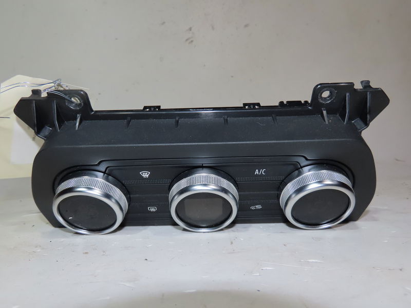 Commande de chauffage Dacia SANDERO III Liberty 125 i.e. (m73) (2012)
