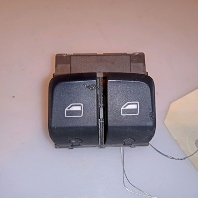 Commande lève-glace porte avant gauche Audi A1 (8X1, 8XK) 1.2 tfsi (2010-2015)
