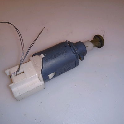 Contacteur de stop sur pedale  Renault KANGOO Express (FW0-1_) 1.5 dci 70 (fw0a, kw0v) (2008) 4 portes