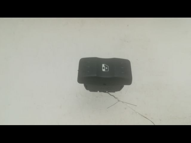 Commande lève-glace porte avant gauche Dacia LOGAN (LS_) 1.6 (lsob, lsod, lsof, lsoh) (2004)