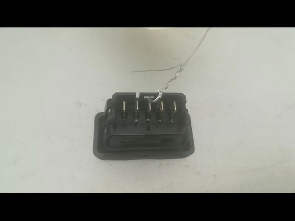 Commande lève-glace porte avant gauche Dacia LOGAN (LS_) 1.6 (lsob, lsod, lsof, lsoh) (2004)