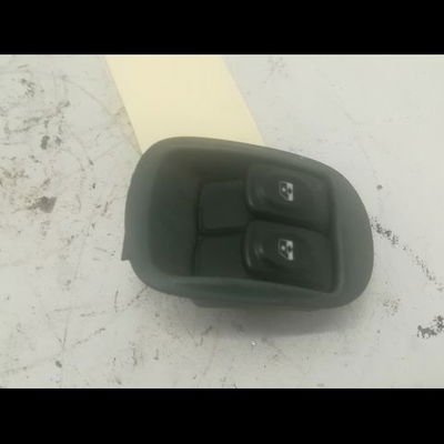 Commande lève-glace porte avant gauche Renault MEGANE Scenic (JA0-1_) 1.6 e (ja0f) (1996-1999)