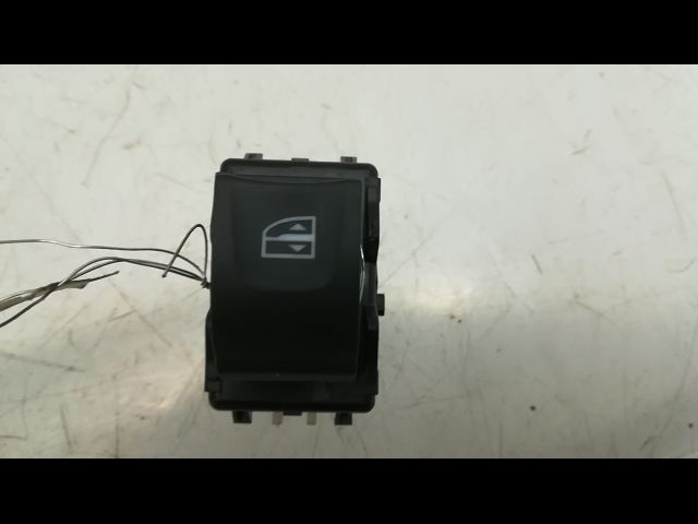 Commande lève-glace porte avant droite Renault CLIO IV (BH_) 1.5 dci 90 (2012) 5 portes