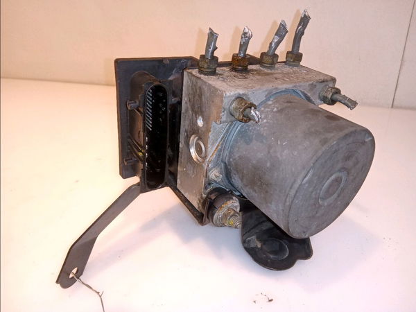 Unité hydraulique abs Toyota COROLLA Verso (ZER_, ZZE12_, R1_) 2.2 d-4d (aur10_) (2005-2009) 5 portes