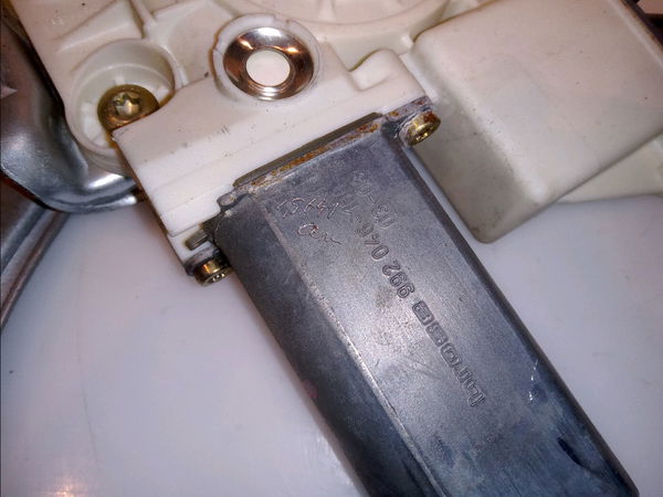 Mecanismemoteur leve-glace arg Toyota AVENSIS (_T25_) 2.0 d-4d (cdt250_) (2003-2008)
