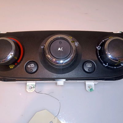 Commande de chauffage Renault CLIO IV (BH_) 1.5 dci 90 (2012) 5 portes