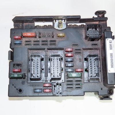 Boite a fusibles Peugeot 206 3-5 portes (2A-C) 2.0 hdi 90 (1999-2009) 5 portes