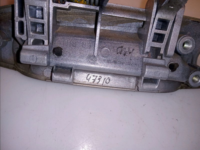 Poignee ext porte avd Toyota YARIS (_P1_) 1.3 (scp12_, scp13_) (2002-2005)