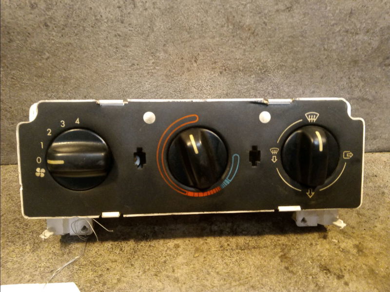 Commande de chauffage Peugeot 306 3-5 portes (7A, 7C, N3, N5) 1.4 (1993-2001) 5 portes