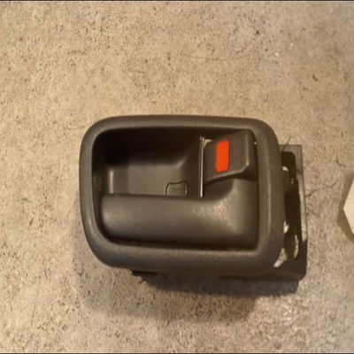 Poignee int porte avd Toyota RAV 4 II (_A2_) 2.0 d 4wd (cla20_, cla21_) (2001-2005)