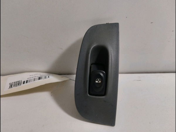 Commande lève-glace porte avant droite Renault MEGANE I (BA0-1_) 1.4 e (ba0e, ba0v) (1996-2003)