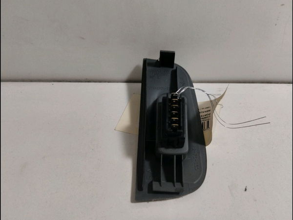 Commande lève-glace porte avant droite Renault MEGANE I (BA0-1_) 1.4 e (ba0e, ba0v) (1996-2003)