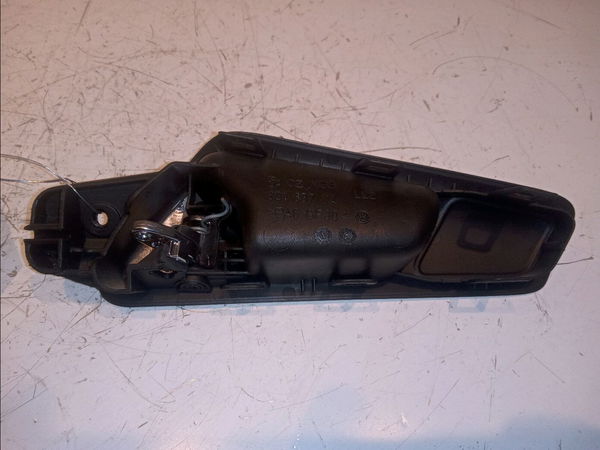 Poignee int porte avd Volkswagen PASSAT B6 Variant (3C5) 2.0 tdi (2005-2010) 5 portes