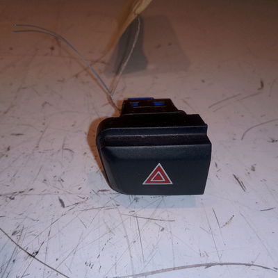 Bouton de warning Peugeot 208 I (CA_, CC_) 1.2 vti 82 (2012)