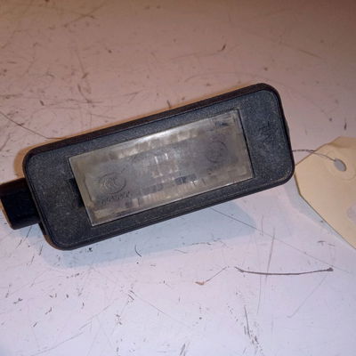 Eclaireur plaque de police d Peugeot 208 I (CA_, CC_) 1.2 vti 82 (2012)