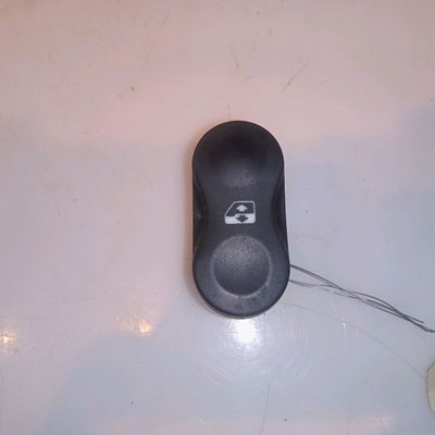 Commande lève-glace porte avant gauche Dacia DUSTER (HS_) 1.6 16v (2010-2018)