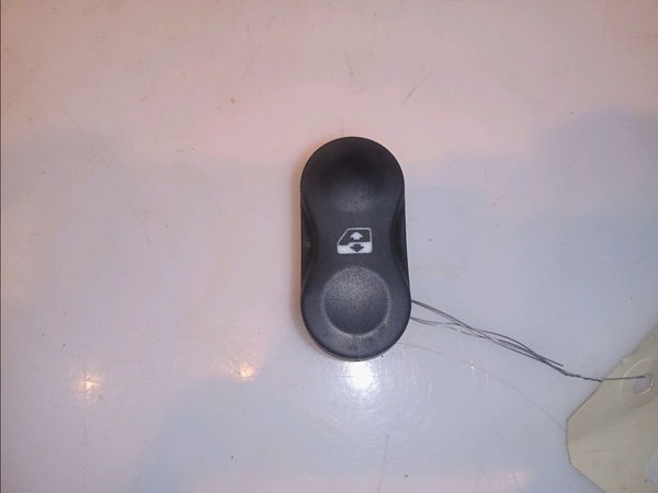 Commande lève-glace porte avant gauche Dacia DUSTER (HS_) 1.6 16v (2010-2018)