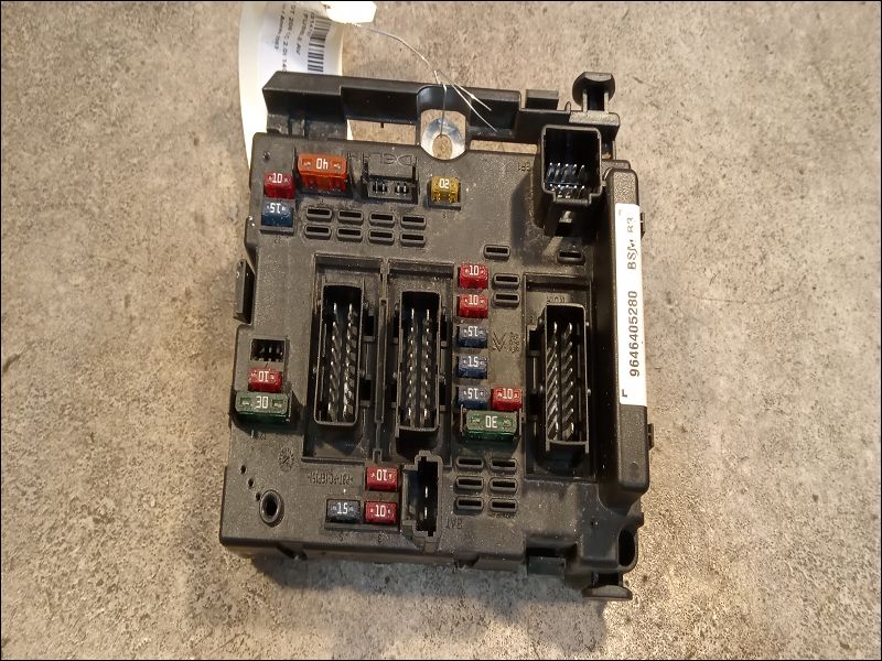 Platine fusible av PEUGEOT 206 CC Phase 1 10-2000--03-2007 2.0i 140ch