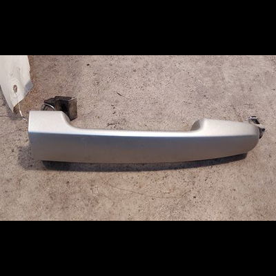 Poignee ext porte ard Toyota COROLLA (_E12_) 1.4 d (nde120_) (2004-2007) 5 portes