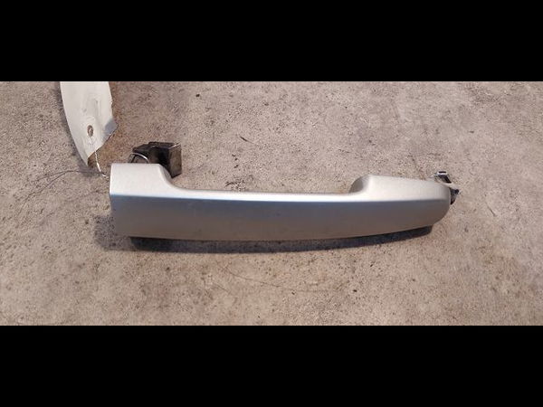 Poignee ext porte ard Toyota COROLLA (_E12_) 1.4 d (nde120_) (2004-2007) 5 portes