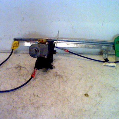 Mecanisme  moteur lève-glace avant droit FORD FIESTA IV Phase 2 09-1999--09-2002 1.8 D