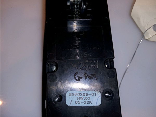 Commande lève-glace porte avant gauche Bmw 1 (E87) 120 d (2004-2011)