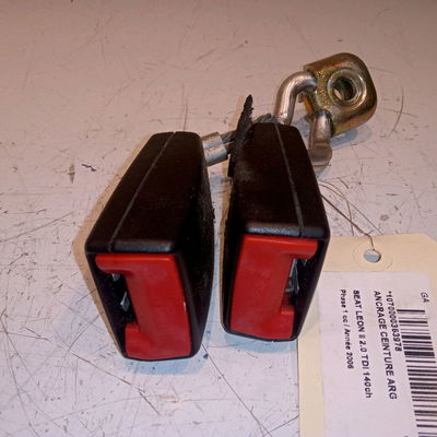 Ancrage ceinture arrière gauche Seat LEON (1P1) 2.0 tdi 16v (2005-2012)