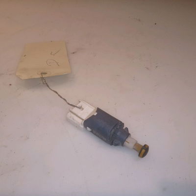 Contacteur de stop sur pedale  Renault KANGOO Express (FW0-1_) 1.5 dci 90 (fw0g, fw05, fw08, fw11) (2009) 4 portes