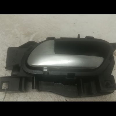 Poignee int porte avg Peugeot 208 I (CA_, CC_) 1.6 hdi (2012) 5 portes