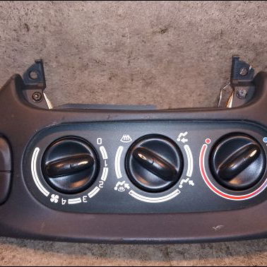 Commande de chauffage Renault MEGANE I (BA0-1_) 1.4 e (ba0e, ba0v) (1996-2003)