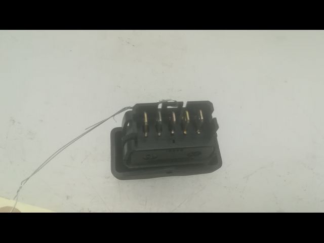 Commande lève-glace porte avant droite Dacia LOGAN (LS_) 1.6 (lsob, lsod, lsof, lsoh) (2004)