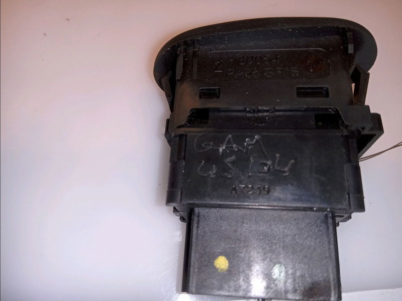 Commande lève-glace porte avant droite Citroën C3 I (FC_, FN_) 1.1 i (2002) 5 portes