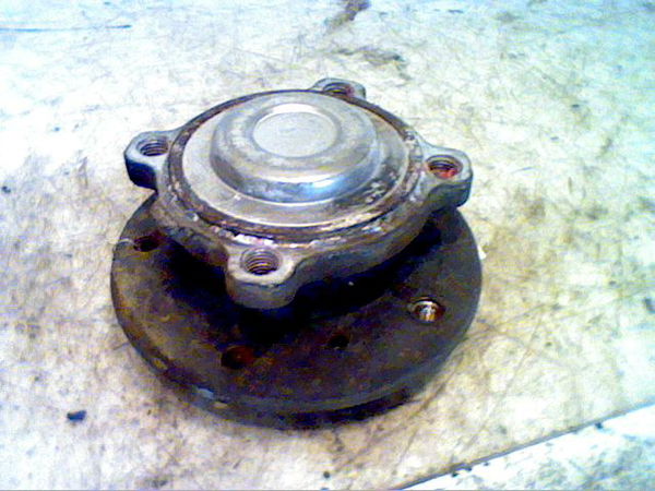 Moyeu avg B.M.W. SERIE 3 V Phase 1 03-2005--09-2008