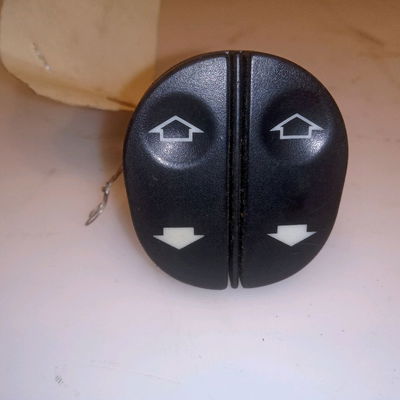 Commande lève-glace porte avant gauche Ford FIESTA V (JH_, JD_) 1.4 tdci (2001-2008) 5 portes