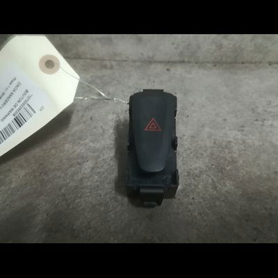 Bouton de warning Dacia SANDERO II 1.0 sce 75 (b8jc, b8jd) (2016)