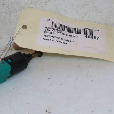 Contacteur de stop sur pedale  Peugeot 407 Coupé (6C_) 2.2 16v (2005) 2 portes