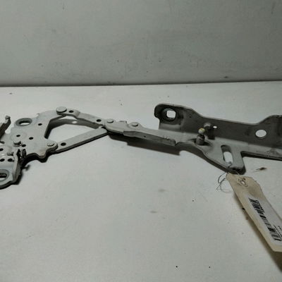 Compas g capot Bmw 1 (F21) 118 d (2011)