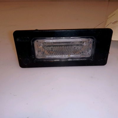 Eclaireur plaque de police d Audi A1 (8X1, 8XK) 1.2 tfsi (2010-2015)