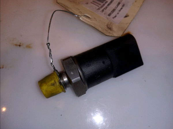 Capteur pression rampe  Mercedes-benz CLASSE C (W203) C 220 cdi (203.006) (2000-2007) 4 portes