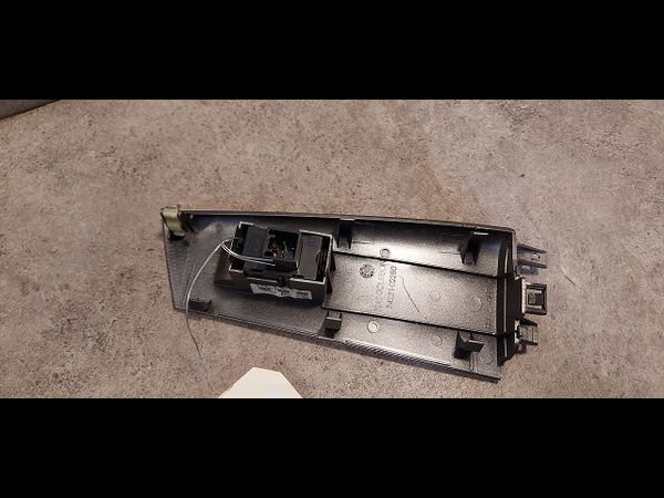Commande lève-glace porte avant droite Toyota COROLLA (_E12_) 1.4 d (nde120_) (2004-2007) 5 portes