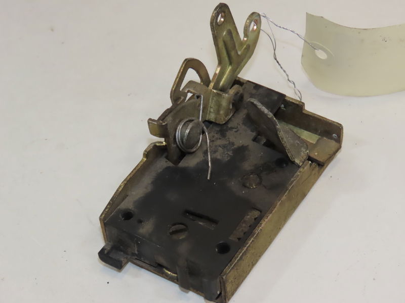 Serrure porte arg Peugeot 205 I (741A-C) 1.1 (1983-1987)
