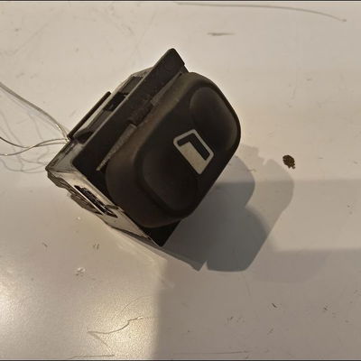 Commande lève-glace porte avant droite Peugeot PARTNER Monospace (5_, G_) 1.6 hdi 90 (2005-2015)