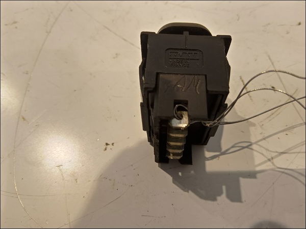 Commande lève-glace porte avant droite Peugeot PARTNER Monospace (5_, G_) 1.6 hdi 90 (2005-2015)
